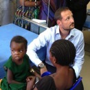 Stans i spredningen av hiv/aids, malaria og andre dødelige sykdommer er FNs tusenårsmål nummer seks. Kronprinsen besøkte sykehuset i Chongwe og møtte mødre, barn og sykehuspersonell. (Foto: UNDP)